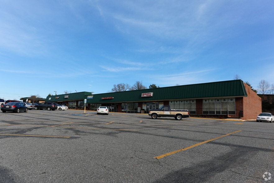 825 Conover Blvd W, Conover, NC à louer - Photo principale – Image 1 sur 11