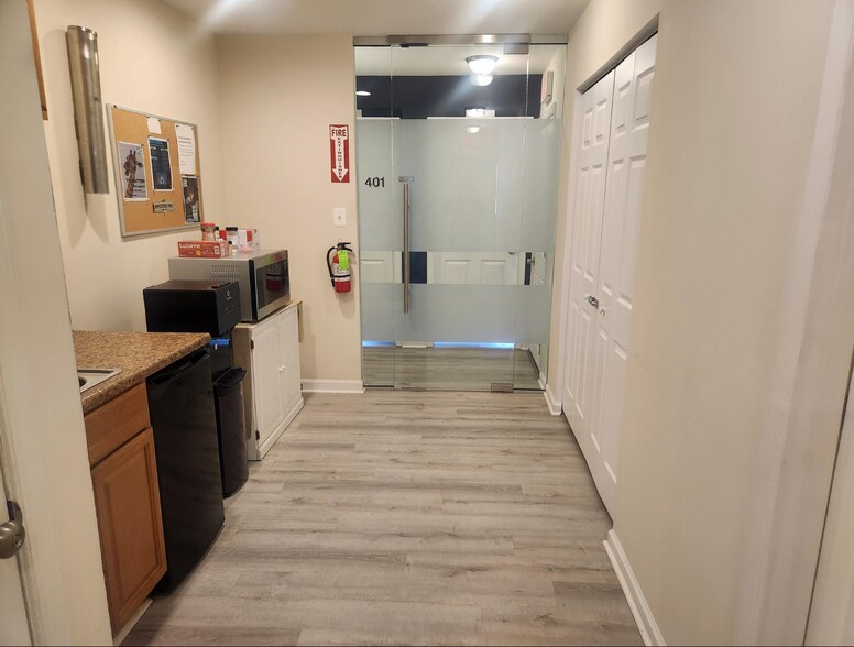 22196 Three Notch Rd, Lexington Park, MD à louer - Photo de l’immeuble – Image 3 sur 20