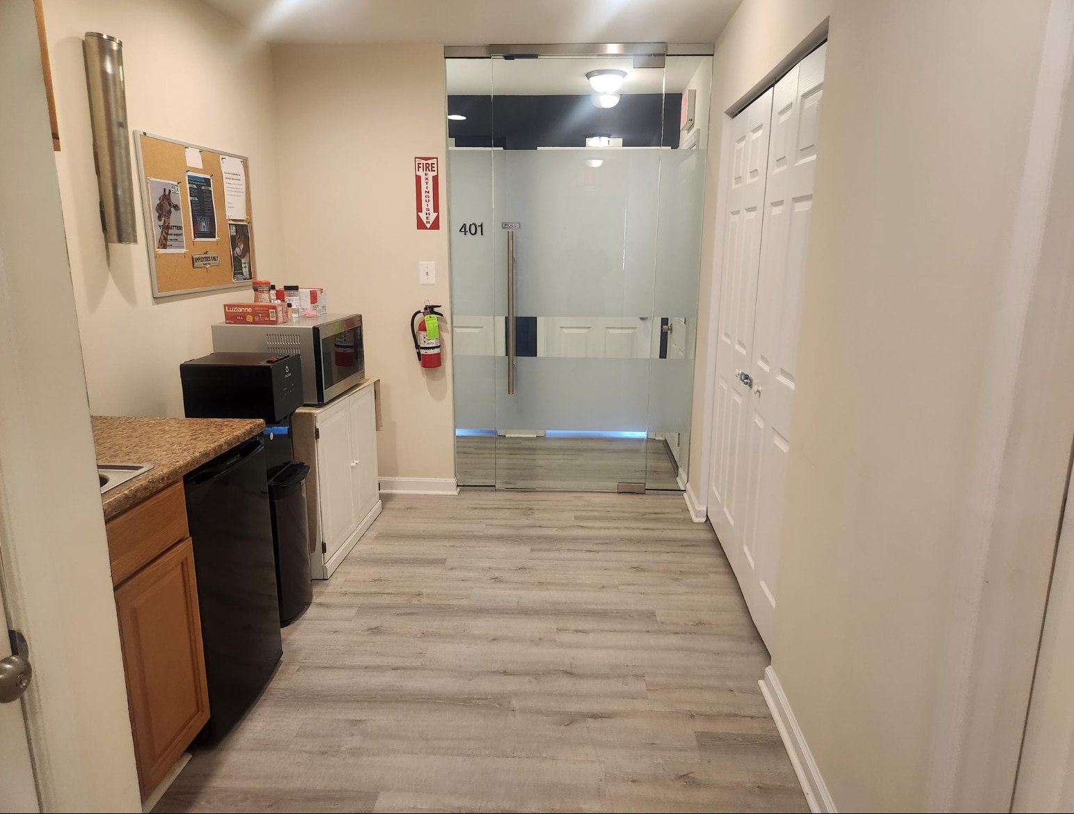 22196 Three Notch Rd, Lexington Park, MD à louer Photo de l’immeuble– Image 1 sur 6