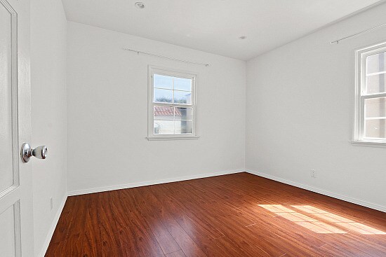8521 Saturn St, Los Angeles, CA à vendre - Photo de l’immeuble – Image 3 sur 12