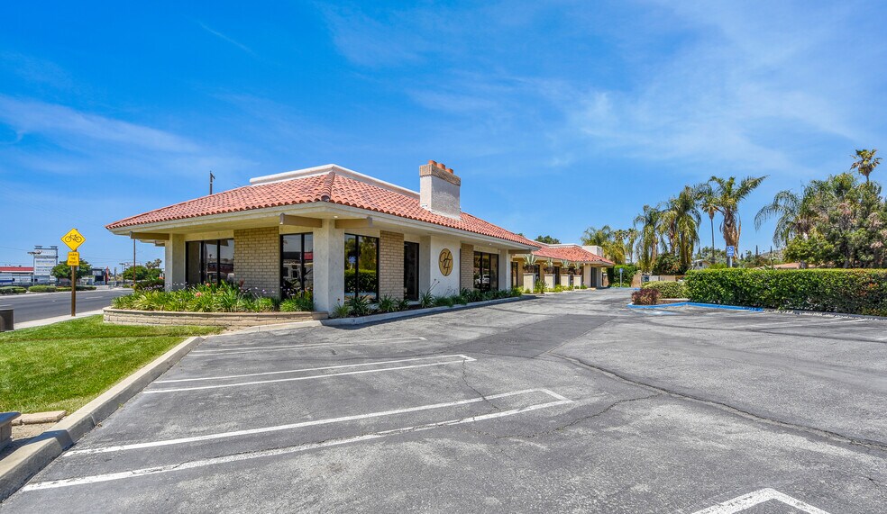 3292 E Florida Ave, Hemet, CA à vendre - Photo de l’immeuble – Image 3 sur 36