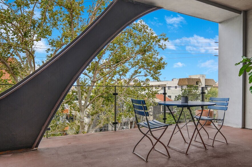 1946 Overland Ave, Los Angeles, CA à vendre - Photo de l’immeuble – Image 2 sur 11