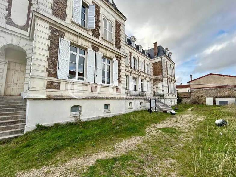 Bureau dans Corbeil-Essonnes à louer - Photo de l’immeuble – Image 1 sur 7