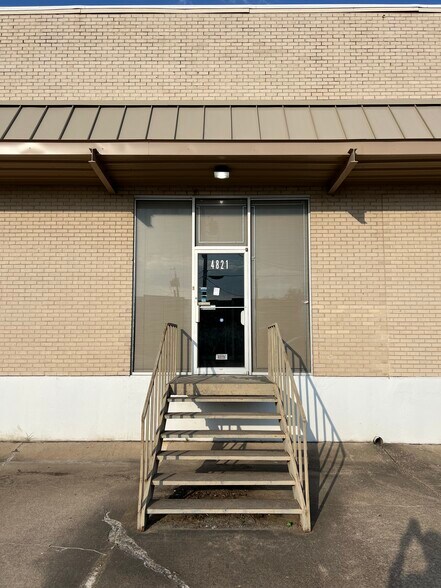 4821 Top Line Dr, Dallas, TX à louer - Photo de l’immeuble – Image 2 sur 11