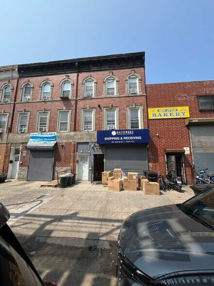 898 McDonald Ave, Brooklyn, NY à louer - Photo de l’immeuble – Image 2 sur 10