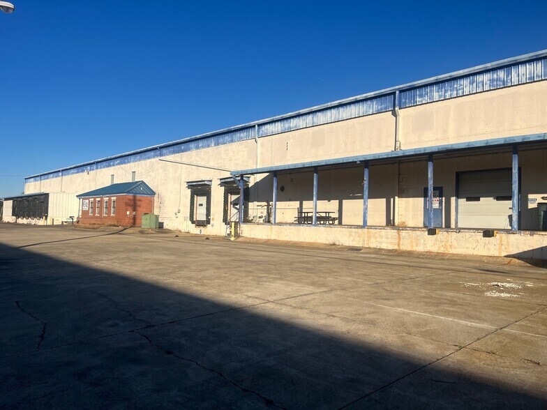 1205 Greenvale Rd, Albany, GA à vendre - Photo de l’immeuble – Image 2 sur 12