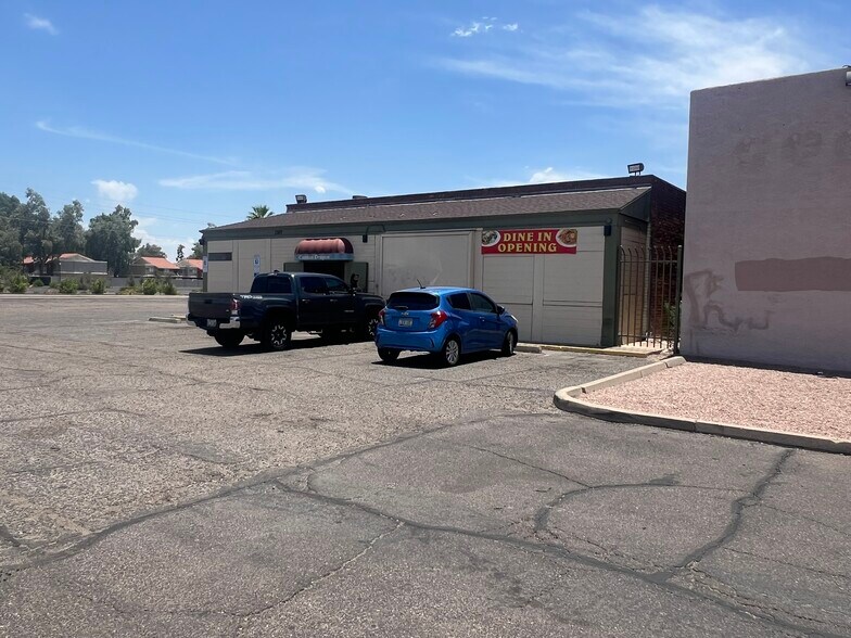 7307 W Indian School Rd, Phoenix, AZ à louer - Photo de l’immeuble – Image 2 sur 7