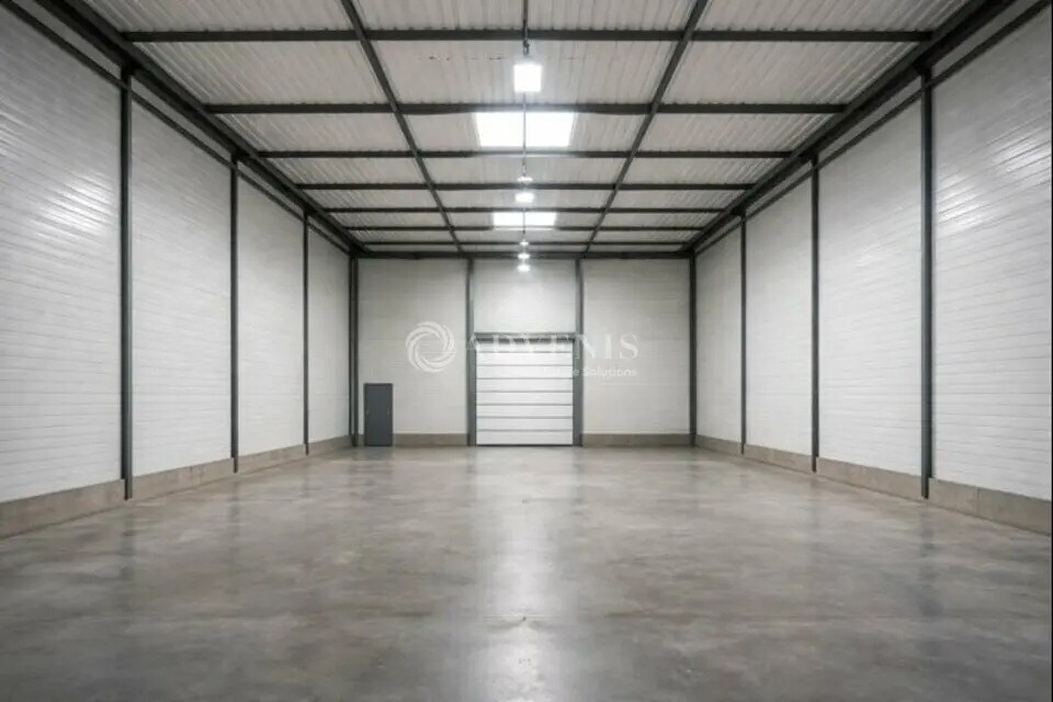 Industriel/Logistique dans Vendres à louer Photo intérieure– Image 1 sur 2