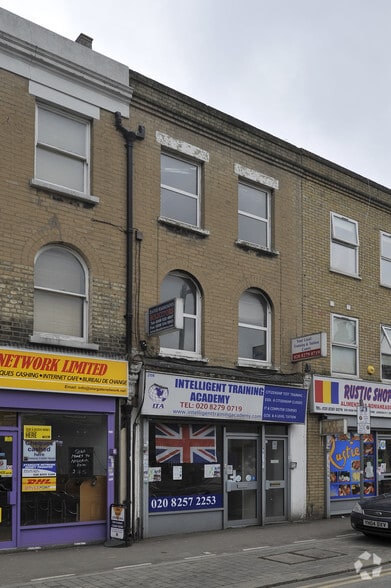 208 High Road Leytonstone, Londres à louer - Photo principale – Image 1 sur 15