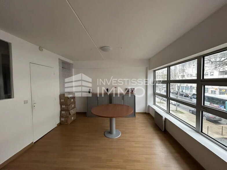 Bureau dans Noisiel à vendre - Photo de l’immeuble – Image 1 sur 6