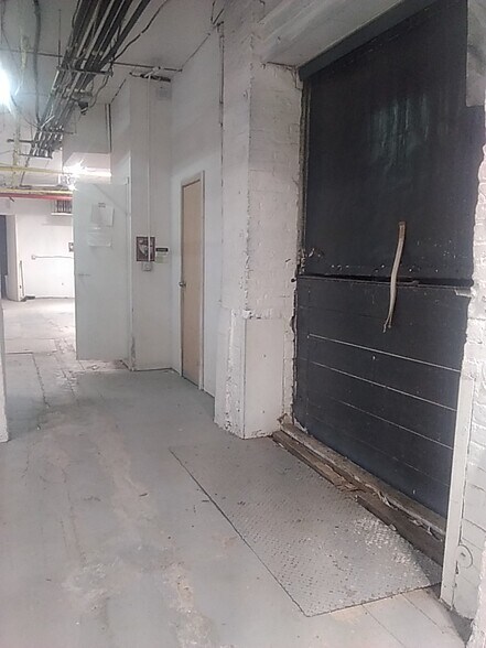 409 Willoughby Ave, Brooklyn, NY à louer - Photo de l’immeuble – Image 2 sur 3