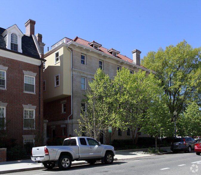 2223 Massachusetts Ave NW, Washington, DC à vendre - Photo de l’immeuble – Image 2 sur 2