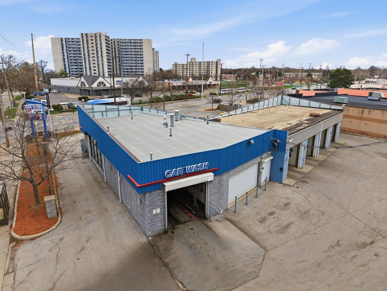 15610 Lake Shore Blvd, Cleveland, OH à vendre - Photo de l’immeuble – Image 1 sur 15
