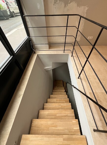 Local commercial dans Paris à louer - Photo de l’immeuble – Image 2 sur 9