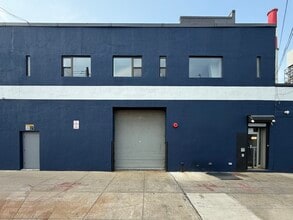 814 37th Ave, Long Island City, NY à louer Photo intérieure– Image 1 sur 6