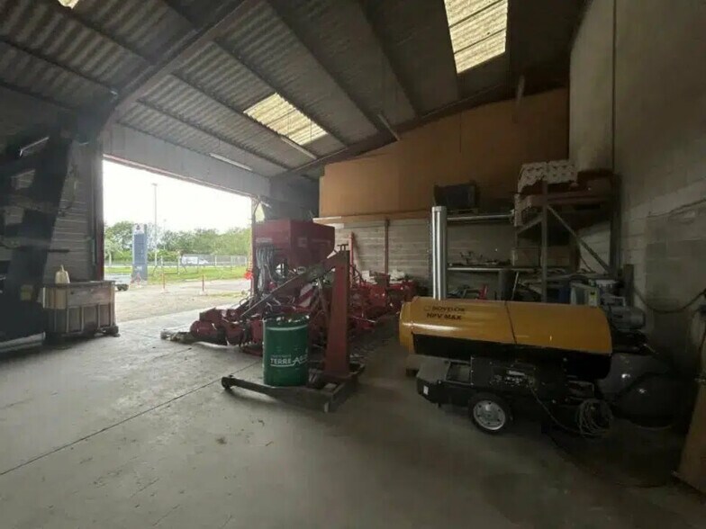 Local d’activités dans Saint-André-les-Vergers à louer - Photo intérieure – Image 3 sur 8