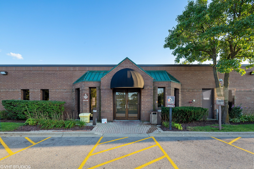 600 W Lake Cook Rd, Buffalo Grove, IL à louer - Photo de l’immeuble – Image 2 sur 3