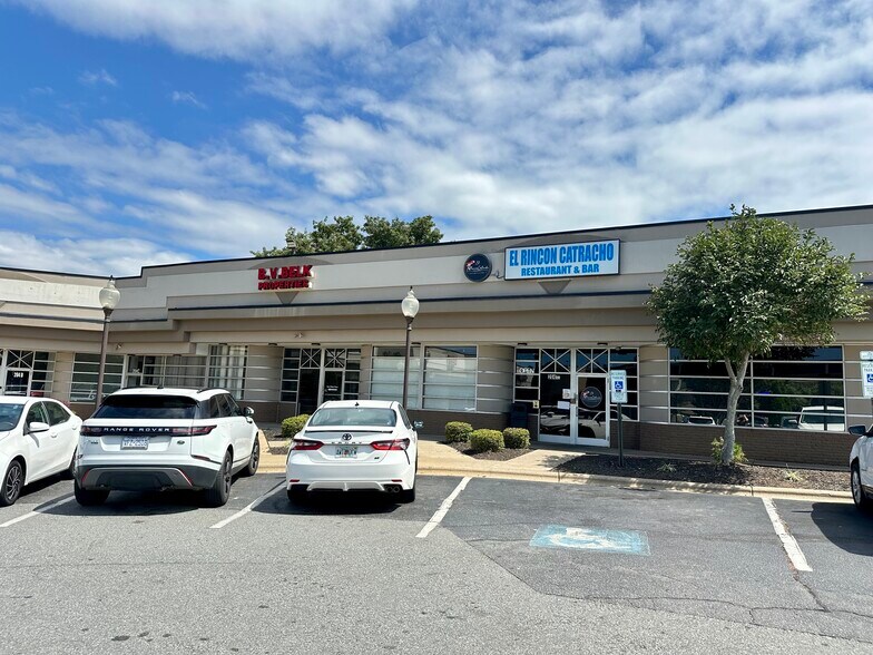 204 W Woodlawn Rd, Charlotte, NC à louer - Photo de l’immeuble – Image 2 sur 9