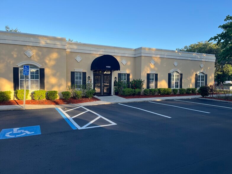 14522 University Point Pl, Tampa, FL à louer - Photo de l’immeuble – Image 2 sur 11