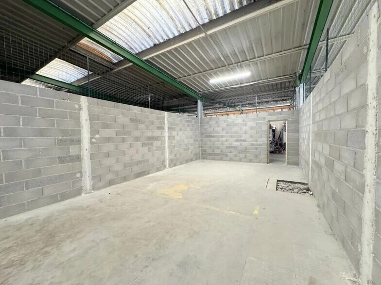 Local d’activités dans Sartrouville à louer - Photo de l’immeuble – Image 2 sur 7