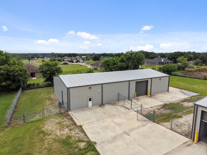 7502 E State Highway 21, Bryan, TX à louer - Photo de l’immeuble – Image 2 sur 10