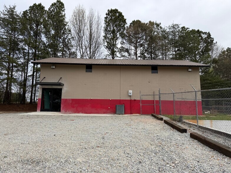 727 Airport Rd, Cornelia, GA à vendre - Photo de l’immeuble – Image 1 sur 2