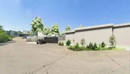 Local d’activités dans L'ISLE-SUR-LA-SORGUE à louer Photo de l’immeuble– Image 1 sur 2