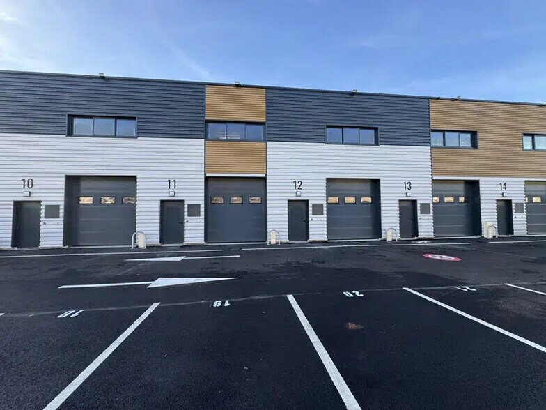 Local d’activités dans Épinay-sur-Seine à louer - Photo de l’immeuble – Image 3 sur 4