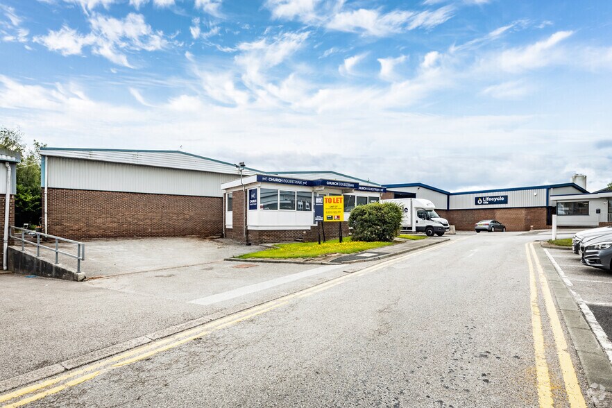 Salisbury Rd, Haydock à louer - Photo principale – Image 1 sur 3