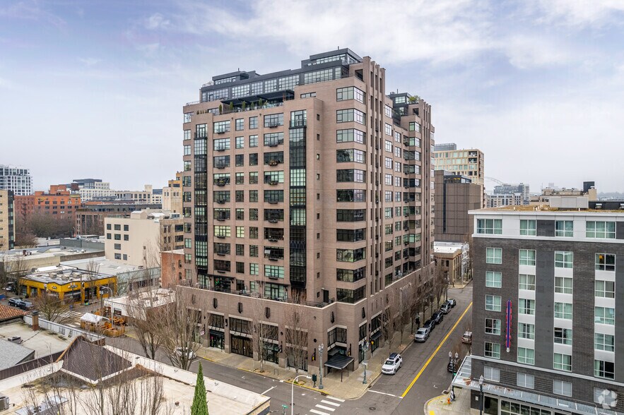 921 NW Everett St, Portland, OR à louer - Photo de l’immeuble – Image 2 sur 2