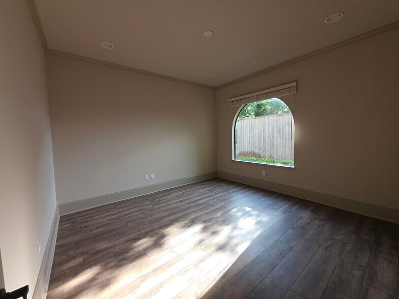 282 Ed English Dr, Shenandoah, TX à louer - Photo de l’immeuble – Image 3 sur 21
