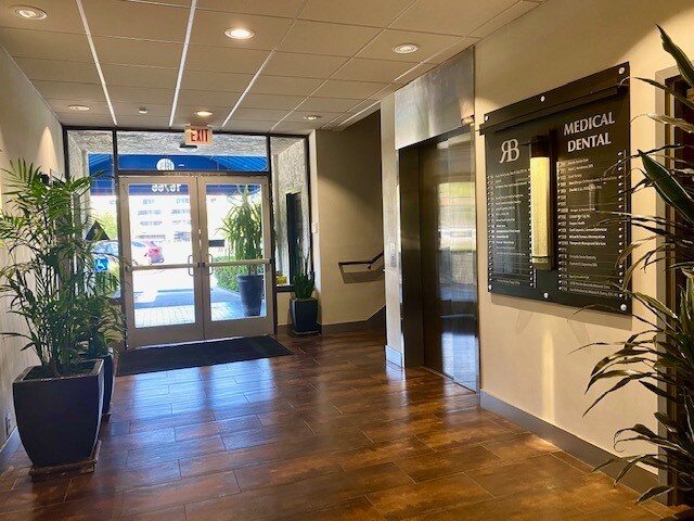 16766 Bernardo Center Dr, San Diego, CA à louer - Photo intérieure – Image 3 sur 11