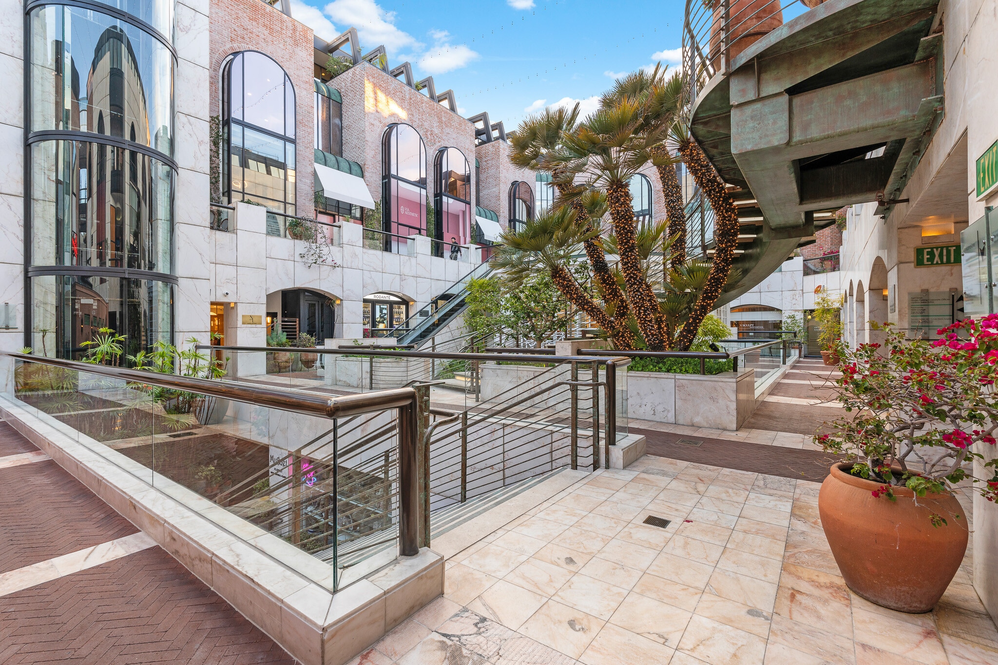 413-445 N Rodeo Dr, Beverly Hills, CA à louer Photo intérieure– Image 1 sur 21