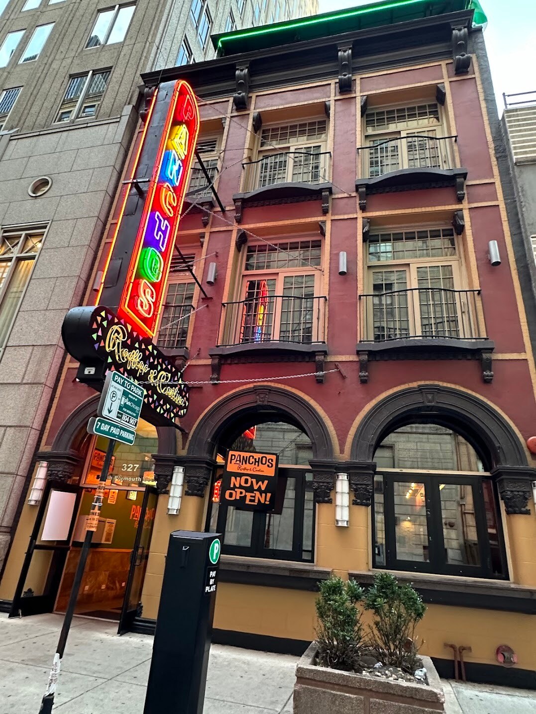 327 S Plymouth Ct, Chicago, IL à louer Photo principale– Image 1 sur 7