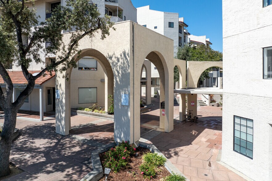 151-153 Forest Ave, Palo Alto, CA à louer - Photo de l’immeuble – Image 3 sur 6