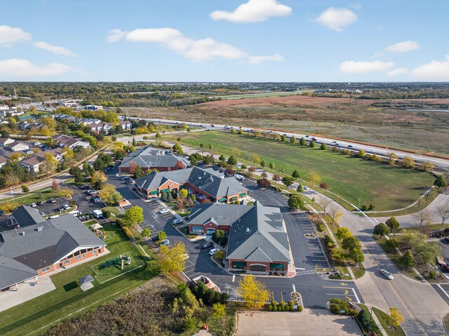 1540 Carlemont Dr, Crystal Lake, IL à vendre - Photo de l’immeuble – Image 3 sur 16