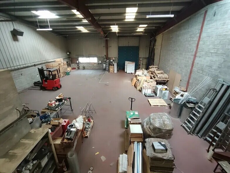 Local d’activités dans Bourgoin-Jallieu à louer - Photo de l’immeuble – Image 3 sur 5