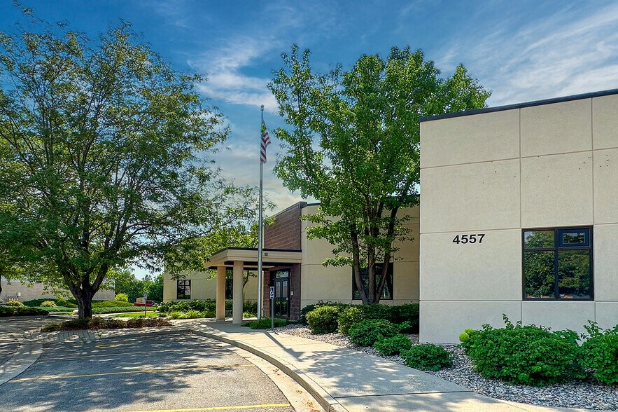 4557 Denrose Ct, Fort Collins, CO à vendre - Photo de l’immeuble – Image 1 sur 13