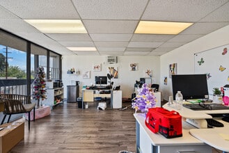 10752-10754 Burbank Blvd, North Hollywood, CA à louer Photo de l’immeuble– Image 2 sur 4