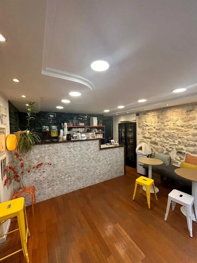 Plus de détails pour Local commercial à louer