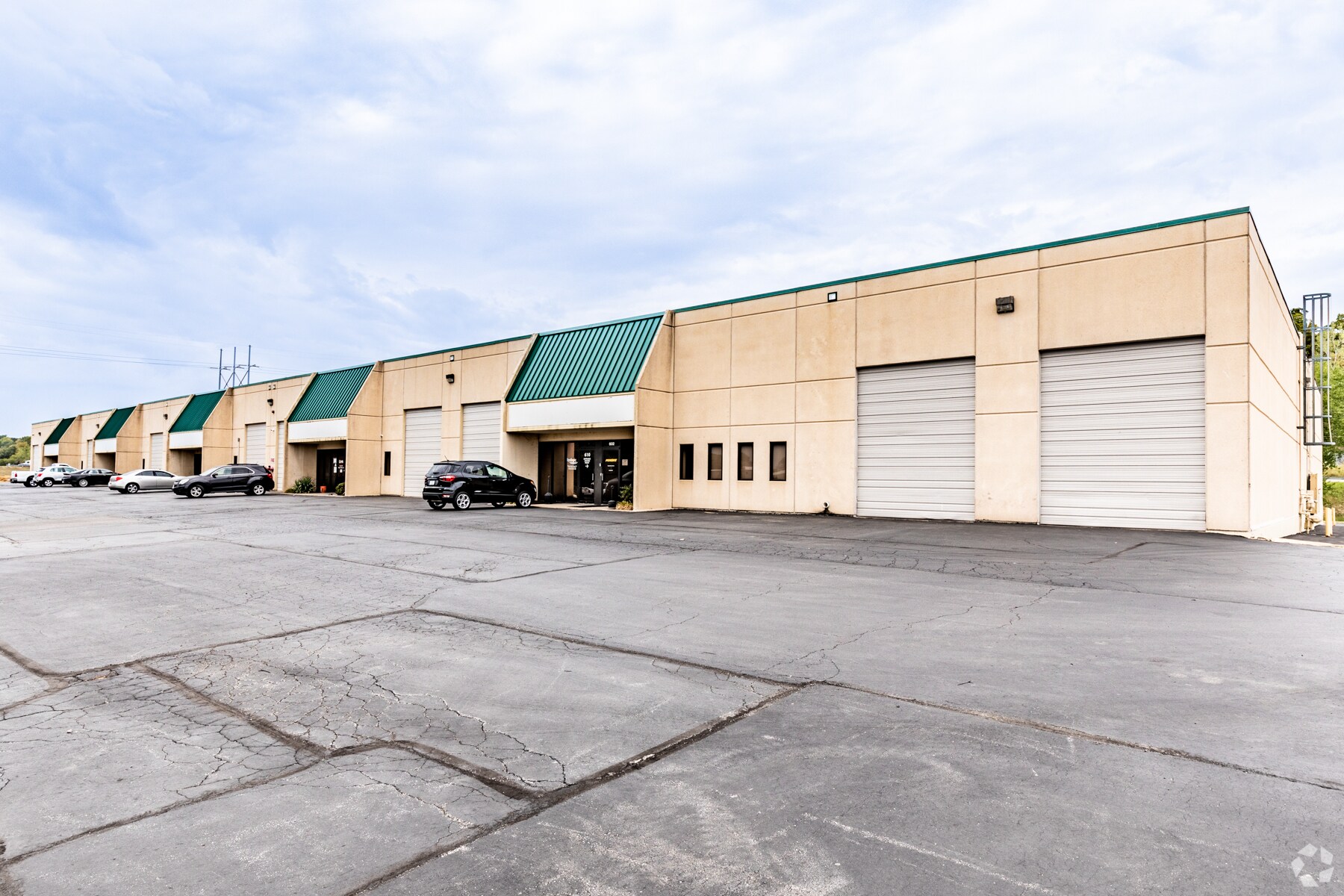 600-638 NW Platte Valley Dr, Riverside, MO à louer Photo principale– Image 1 sur 5