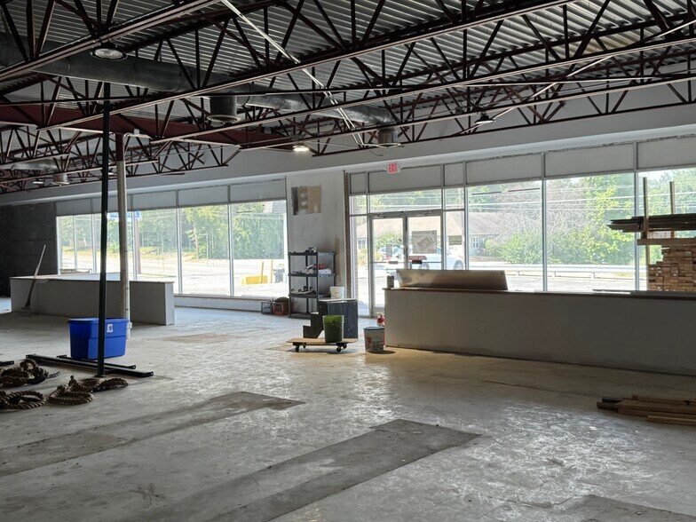 951 W North Bend Rd, Cincinnati, OH à louer - Photo de l’immeuble – Image 2 sur 5