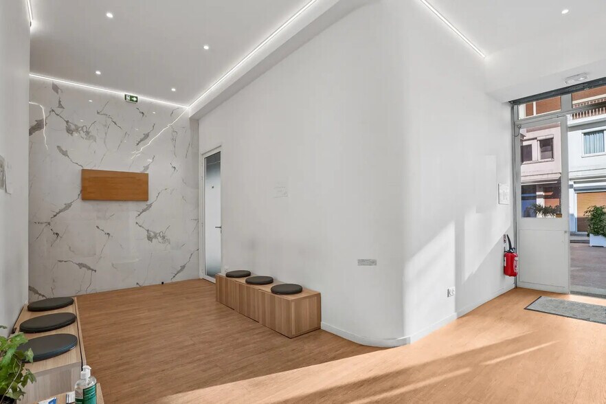 Bureau dans Paris à vendre - Hall d’entrée – Image 2 sur 9