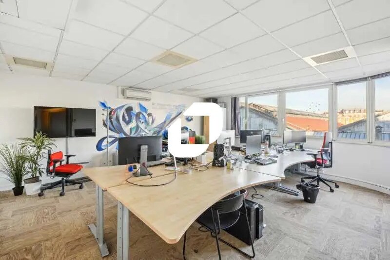 Bureau dans Asnières-sur-Seine à vendre - Photo de l’immeuble – Image 2 sur 14