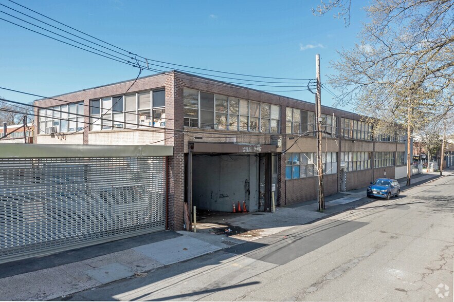 150 N Macquesten Pky, Mount Vernon, NY à louer - Photo de l’immeuble – Image 2 sur 11