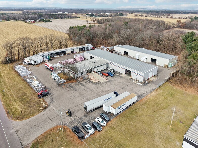 E10620 State Road 33, Baraboo, WI à louer - Photo principale – Image 1 sur 9