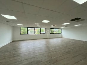 Bureau dans Vitrolles à louer Photo de l’immeuble– Image 1 sur 8