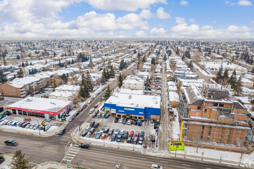 2605 17th Ave SW, Calgary, AB à vendre - Aérien – Image 3 sur 4