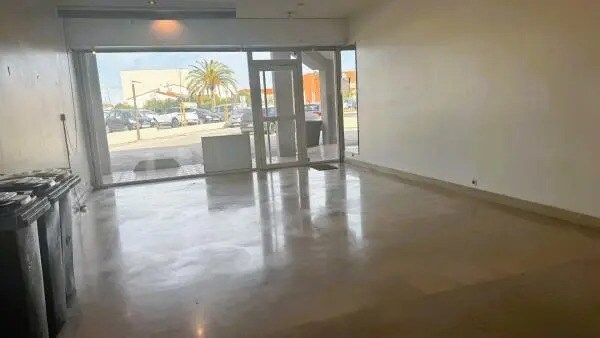 Local commercial dans Elne à louer Photo de l’immeuble– Image 1 sur 3