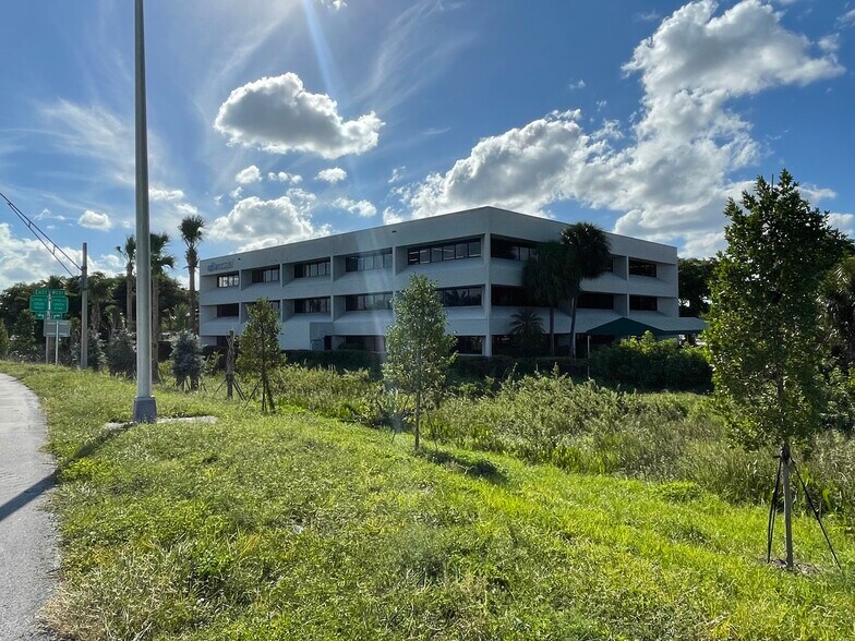 6300 NE 1st Ave, Fort Lauderdale, FL à louer - Photo de l’immeuble – Image 2 sur 8